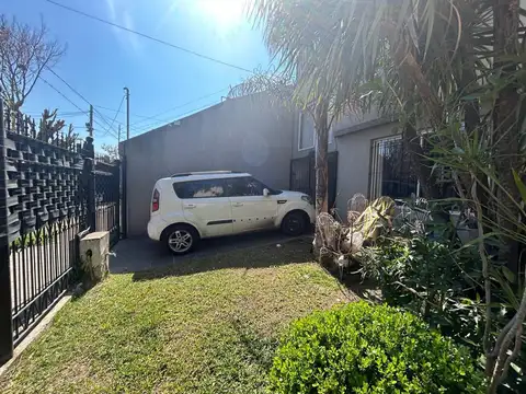 Casa en Venta con 3 cocheras