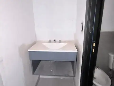 Venta monoambiente al frente en alsina al 400