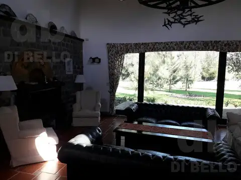 Casa 10 ambientes con 4 baños