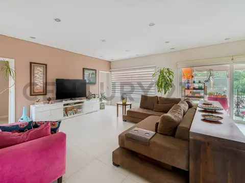CASA EN VENTA EN LOMAS DE CITY BELL, 4 DORMITORIOS