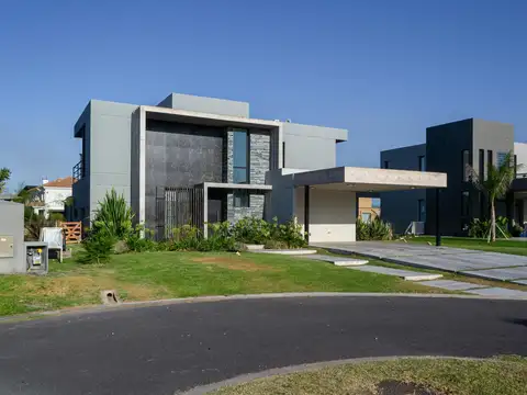 Espectacular casa en Terralagos, sector laguna