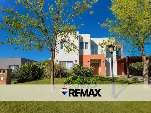 VENTA CASA 5 AMB. c/pileta Lote interno de 600Mts!