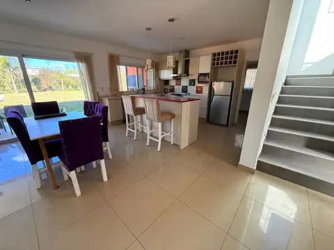 VENTA CASA 5 AMB. Jardín, parrilla, pileta.
