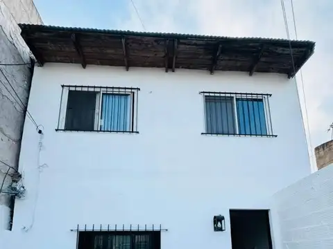 Casa tipo ph al frente en alquiler Boulogne