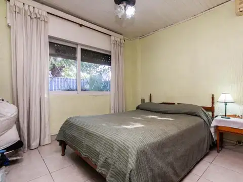Casa En Vicente Barbieri Al 1,400, Banfield, Lomas De Zamora En Venta