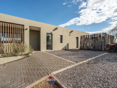 Casa en Venta en Countries y Barrios Cerrados en Mendiolaza, USD 689.999