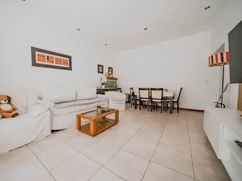 VENTA PH 4 AMBIENTES COLEGIALES-PERMUTA