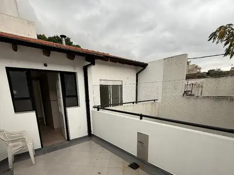 Departamento PH 2 amb, cocina con lavadero, patio, balcon, muy luminoso, sin expensas