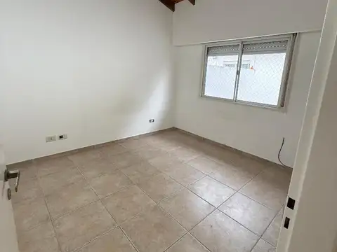 Departamento PH 2 amb, cocina con lavadero, patio, balcon, muy luminoso, sin expensas