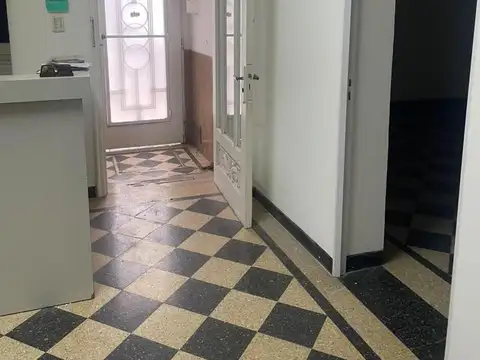 VENTA CASA CÉNTRICA 3 DE FEBRERO AL 1400