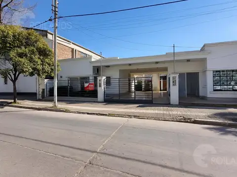 Venta Vivienda mas local profesional/comercial 2 cocheras en el Centro de Cañuelas