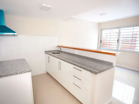 VENTA DUPLEX 2 DORM PATIO EXCLUSIVO TRES CRUCES