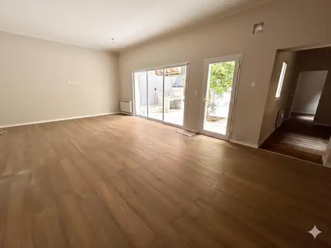 VENTA - Pasillo de 3 dormitorios con patio y terraza