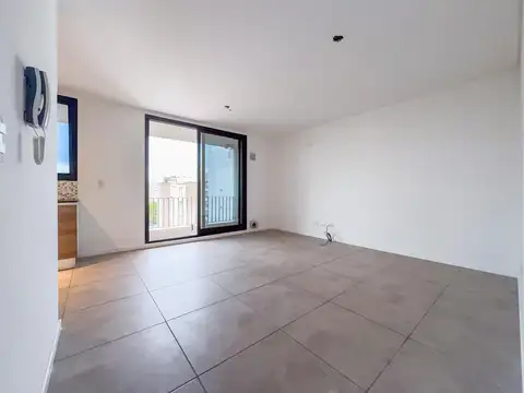 Monoambiente en alquiler, balcon frente, amenities, Pichincha