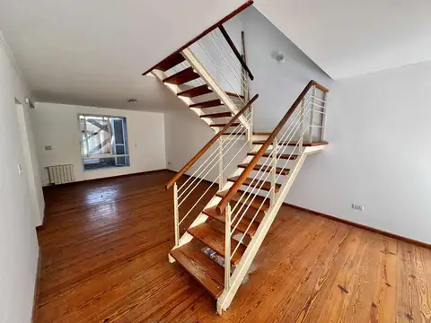 CASA EN VENTA EN PERGAMINO CON GARAGE Y PATIO