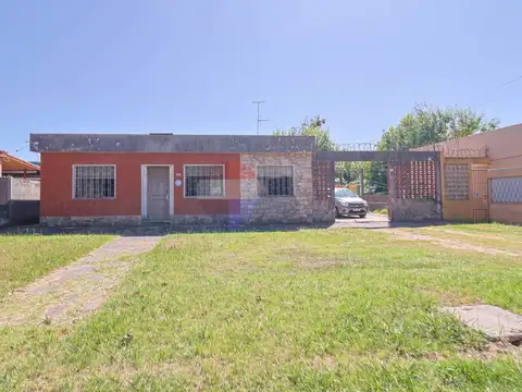 VENTA CASA 4 DORMITORIOS y GRAN TERRENO -COLÓN