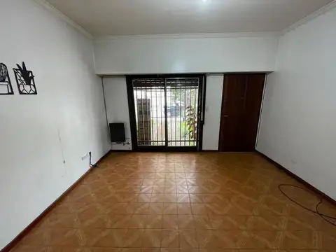 Depto Tipo Casa 4 ambientes con 2 baños