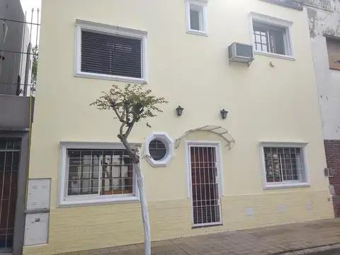 Casa 4 amb con terraza lote propio en Caba