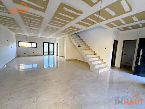 Casa Gerencial  a estrenar 3 dormitorios con pileta Neuquen