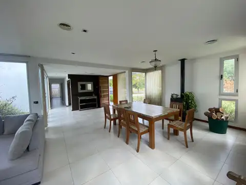 Casa en Venta en Altamirano, USD 230.000