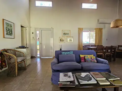 Casa 3 ambientes con 2 baños