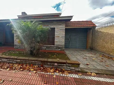 Casa 5 ambientes con 1 baño