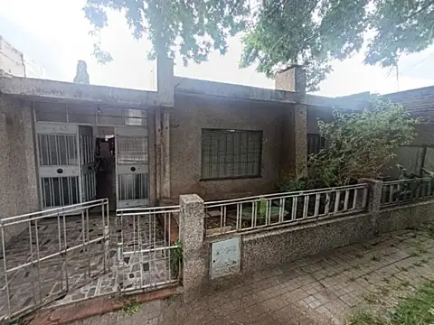 VENTA CASA COCHERA 3 DORMITORIOS PATIO SALADILLO