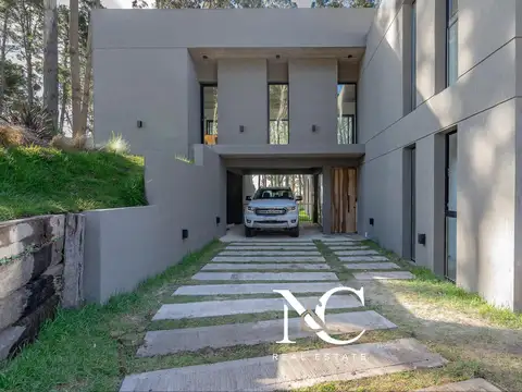 Casa 5 ambientes con 3 baños