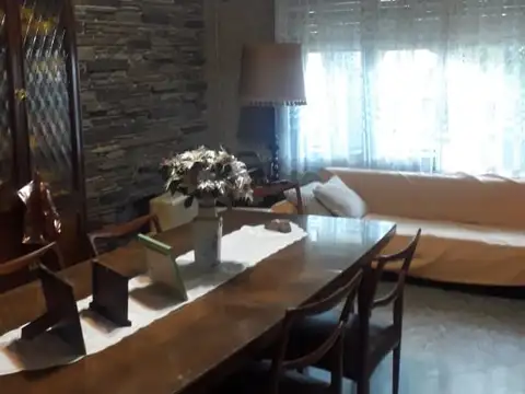 Venta de casa en Adrogué. Ideal dos familias o renta