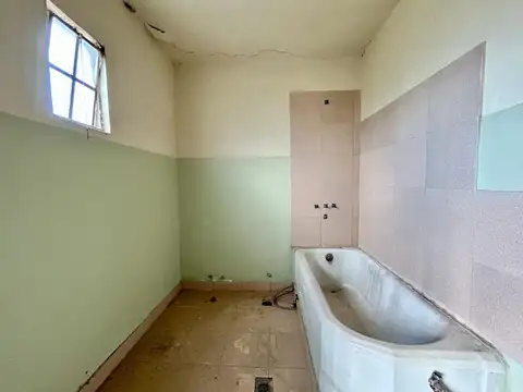 Casa 20 ambientes con 3 baños