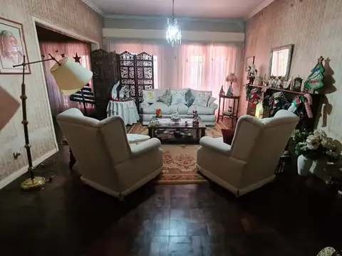 Casa en Venta con 3 cocheras
