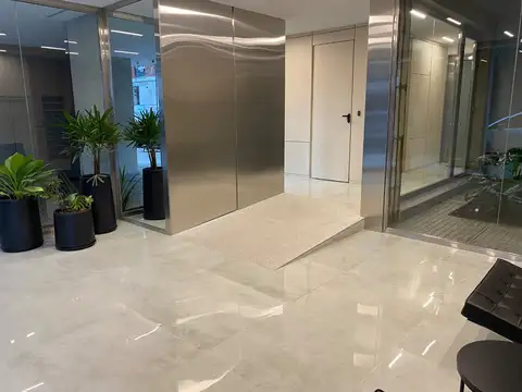 A estrenar. Hermoso departamento, al frente, balcón, dos dormitorios, dos baños, amenitis.