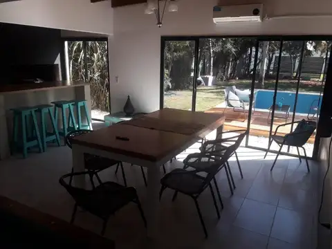 Casa 4 ambientes con 1 baño