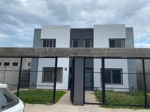 DUPLEX EN VENTA. BARRIO EL PORTAL. CAMPANA.