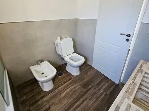 cASA EN UNA PLANTA CON PILETA E SAN PABLO