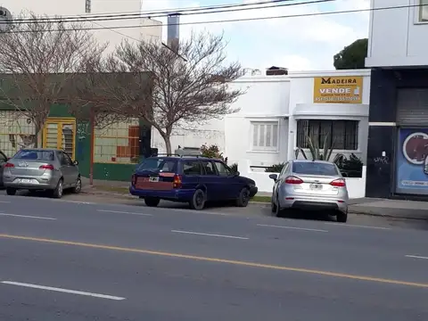 Importante propiedad sobre Avenida