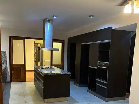 Casa en Alquiler de 4 dormitorios