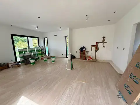 VENTA CASA 4 AMBIENTES EN BARRIO LA ALAMEDA 