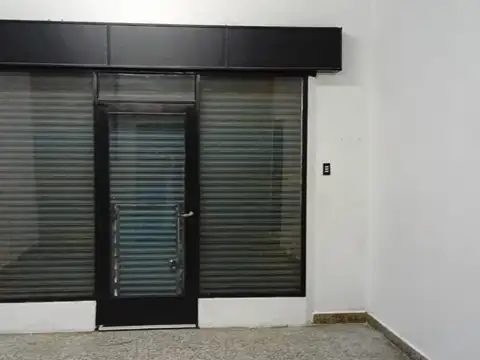 Local en Alquiler en Luis Guillon, $ 350.000