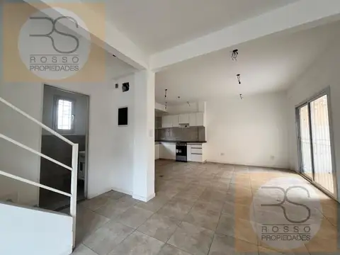 Depto Tipo Casa 4 ambientes con 1 baño