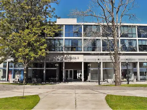 Local de 40  mts en Agora III venta con renta