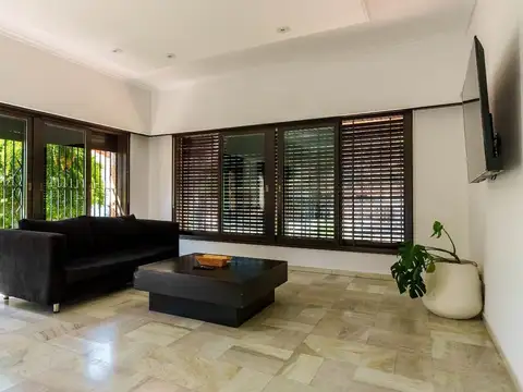 Casa 7 ambientes con 2 baños