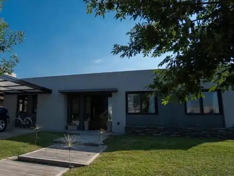 CASA EN VENTA "HARAS SANTA MARIA"