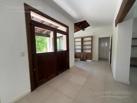 Casa 5 ambientes con 2 baños