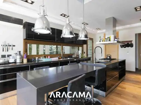 Casa en Venta de 5 dormitorios
