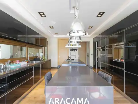 Casa en Venta en Countries y Barrios Cerrados en Esteban Echeverria, USD 2.300.000
