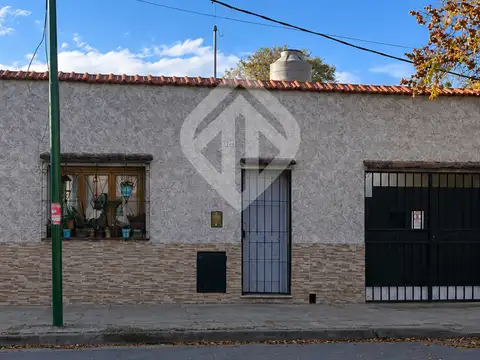Casa en venta dividida en dos departamentos independientes