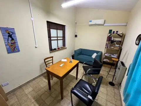 Oficina 5 ambientes con 1 baño