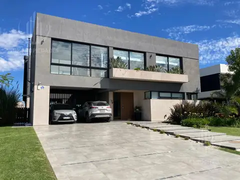 Los Robles  al 5900
