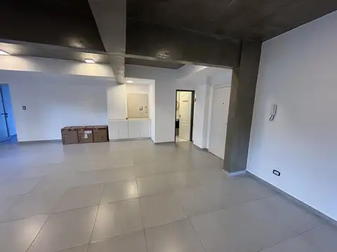 Oficina a estrenar de 70 mts2 con patio  - Wilde Centro